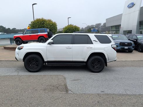 Used 2020 Toyota 4Runner TRD Off-Road Premium w/ Moonroof Package AWD/4WD image 8