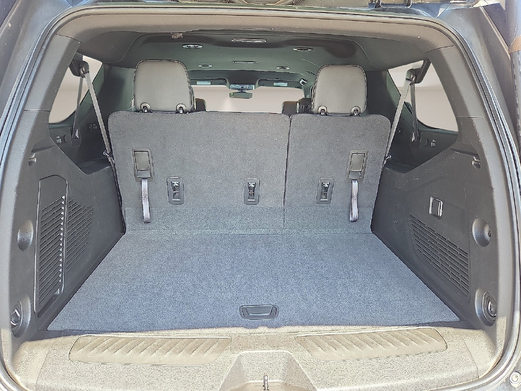 Used 2022 Chevrolet Suburban LT RWD image 11