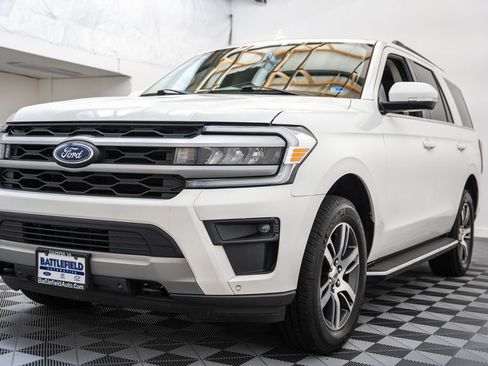 Used 2022 Ford Expedition XLT AWD/4WD image 3