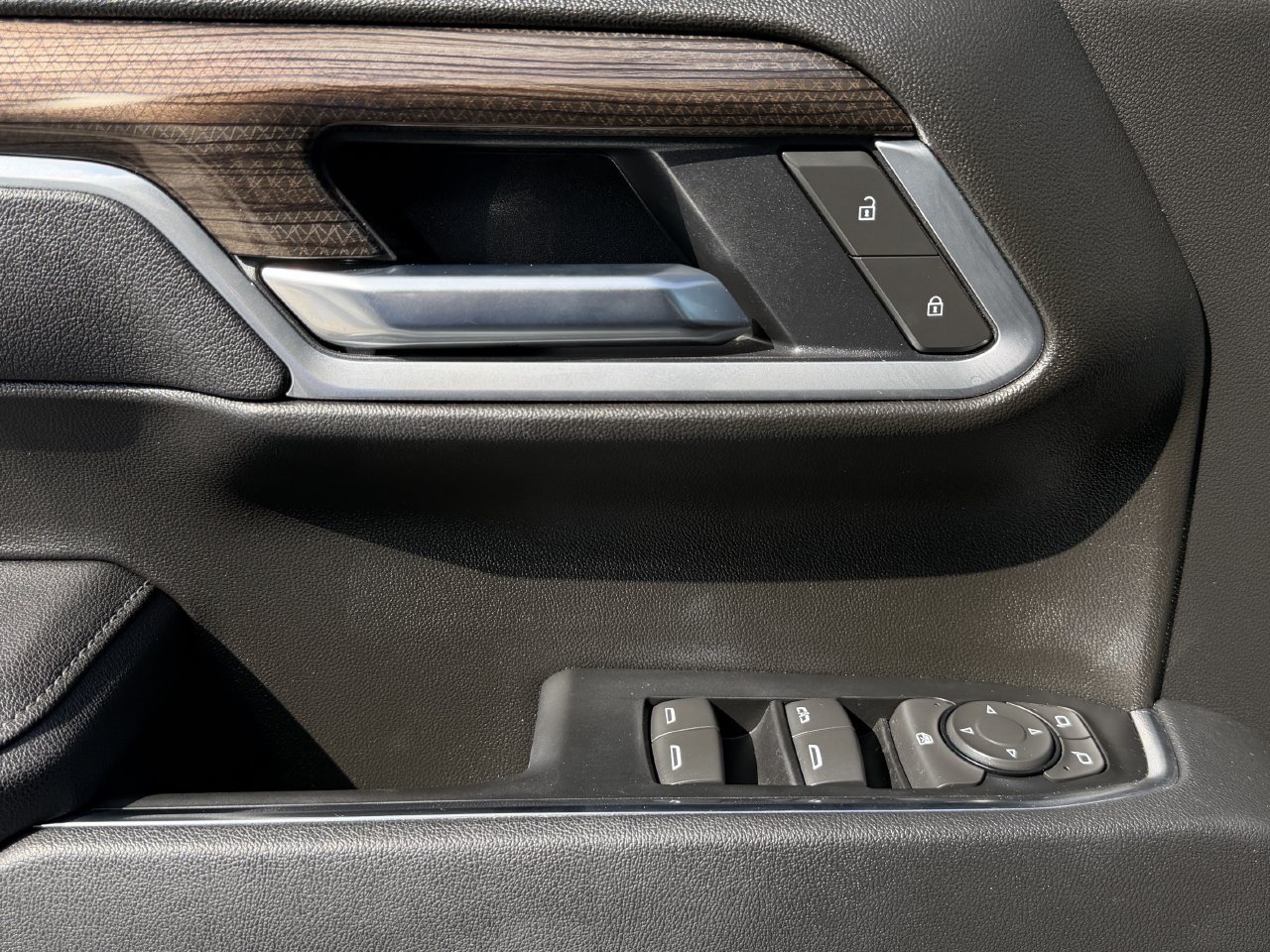 Certified 2025 Chevrolet Silverado 1500 LT AWD/4WD image 22