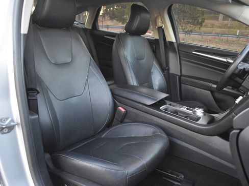 Used 2019 Ford Fusion Titanium image 13