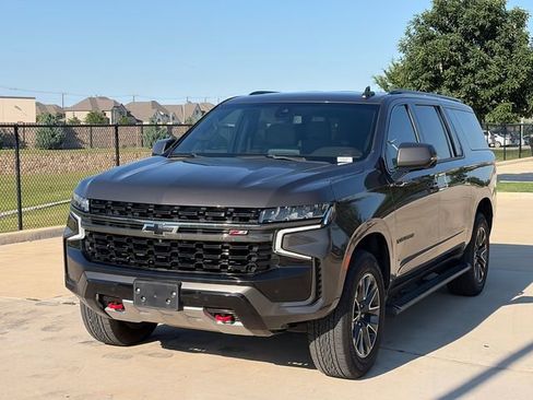Used 2021 Chevrolet Suburban Z71 w/ Luxury Package AWD/4WD image 3