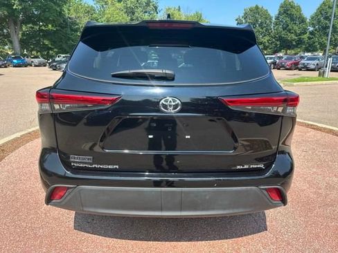 Used 2022 Toyota Highlander XLE image 4