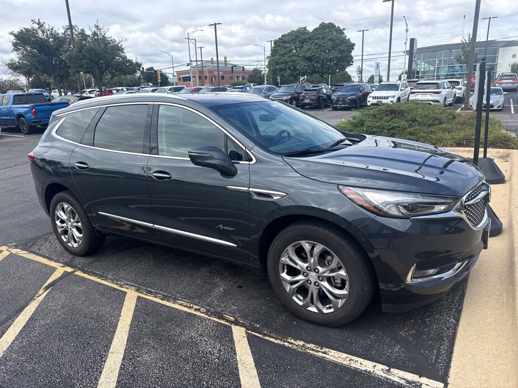 Used 2018 Buick Enclave Avenir w/ Avenir Technology Package AWD/4WD image 2