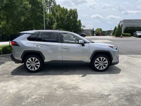 Used 2019 Toyota RAV4 XLE Premium FWD image 7