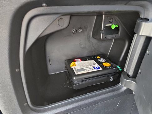 Used 2019 Chrysler Pacifica Limited w/ Advanced Safetytec Group FWD image 22