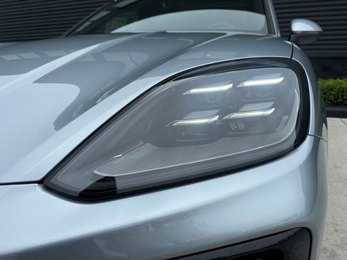 Used 2026 Porsche Cayenne E-Hybrid Coupe image 13