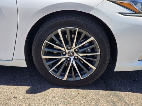 Used 2025 Lexus ES 300h w/ Premium Package FWD image 10