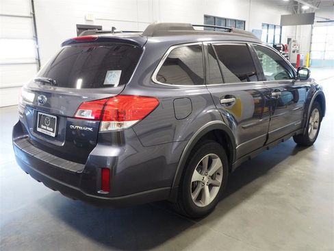 Used 2014 Subaru Outback 2.5i Limited image 4