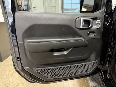 Used 2022 Jeep Wrangler Unlimited Sahara w/ Cold Weather Group image 19