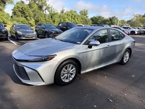 Used 2025 Toyota Camry LE FWD image 5