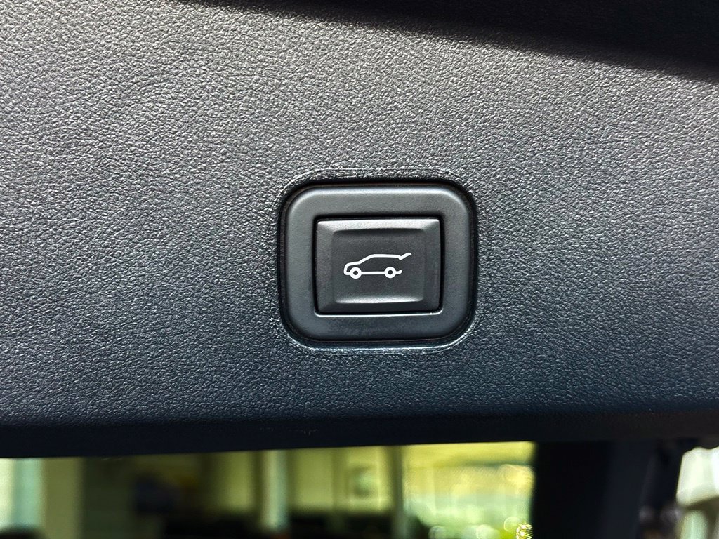 Used 2024 Cadillac Lyriq Tech RWD image 45