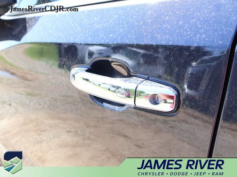 Used 2025 GMC Sierra 1500 SLT AWD/4WD image 19