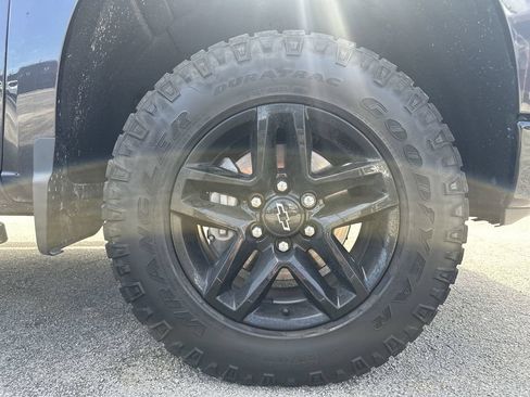 Used 2022 Chevrolet Silverado 1500 LT Trail Boss w/ LPO, Dark Essentials Package AWD/4WD image 18
