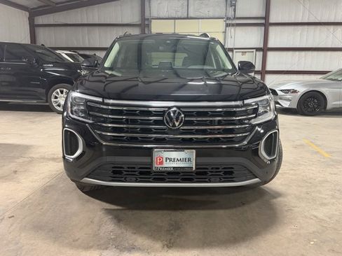 Used 2025 Volkswagen Atlas SE image 2