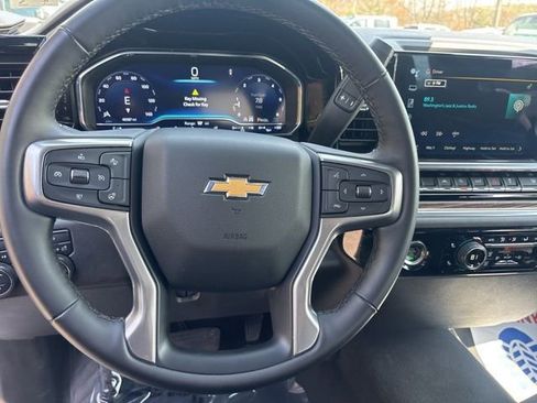 Used 2024 Chevrolet Silverado 1500 LT image 6