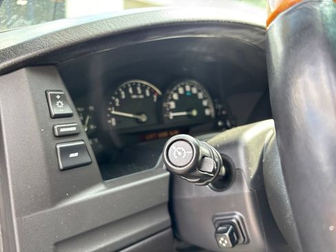 Used 2004 Cadillac XLR RWD image 9