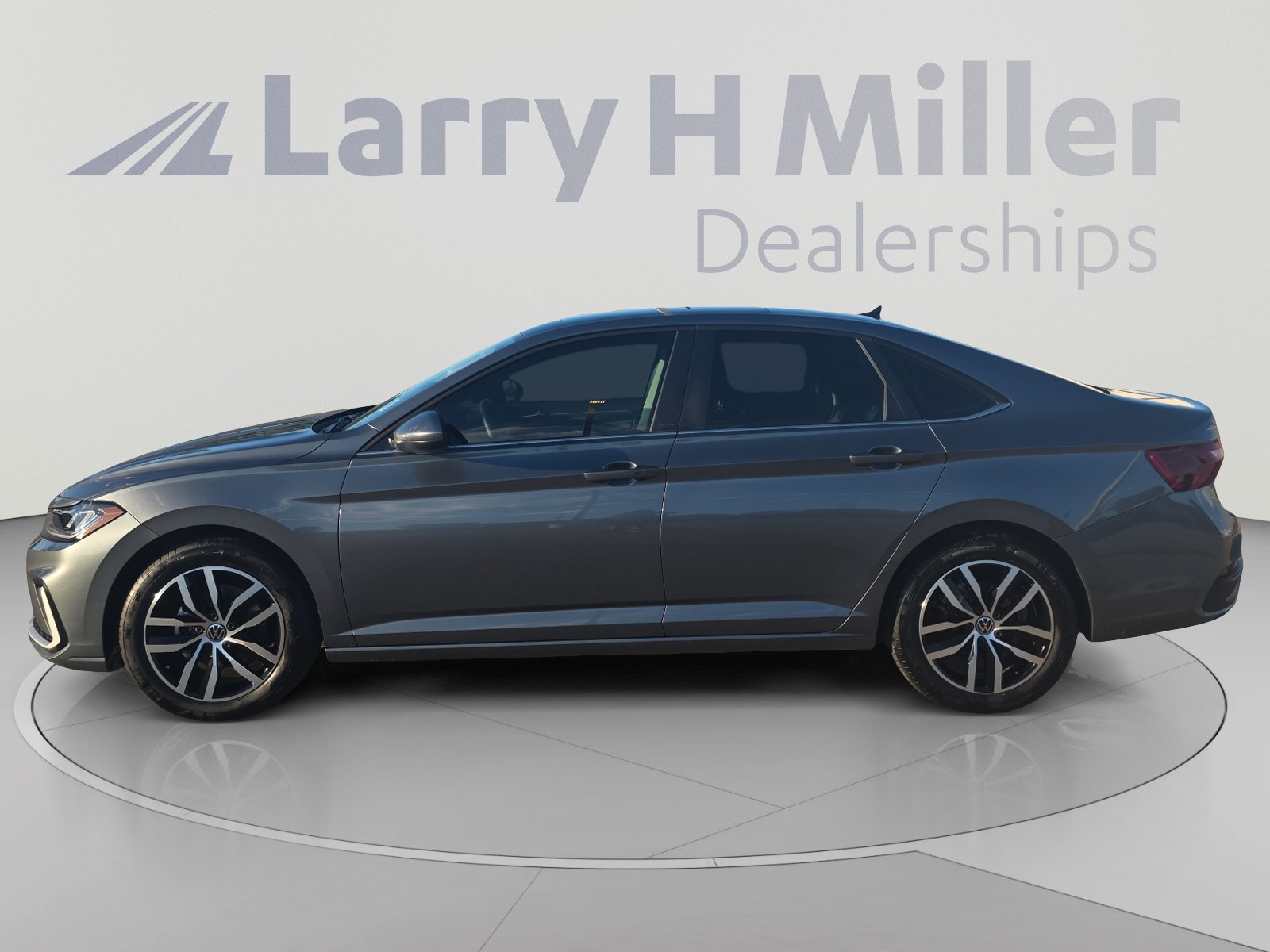 Used 2026 Volkswagen Jetta SE FWD image 2