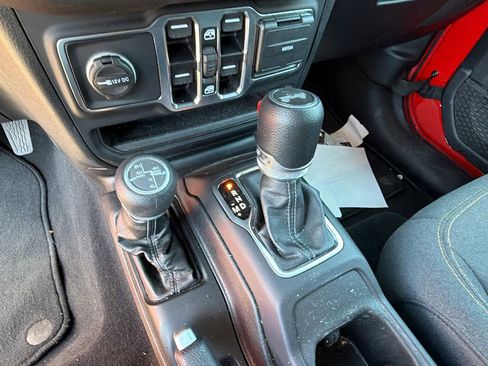 Used 2025 Jeep Wrangler Sahara w/ Safety Group AWD/4WD image 30