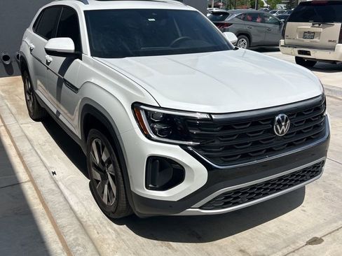 Used 2026 Volkswagen Atlas Cross Sport SE image 3