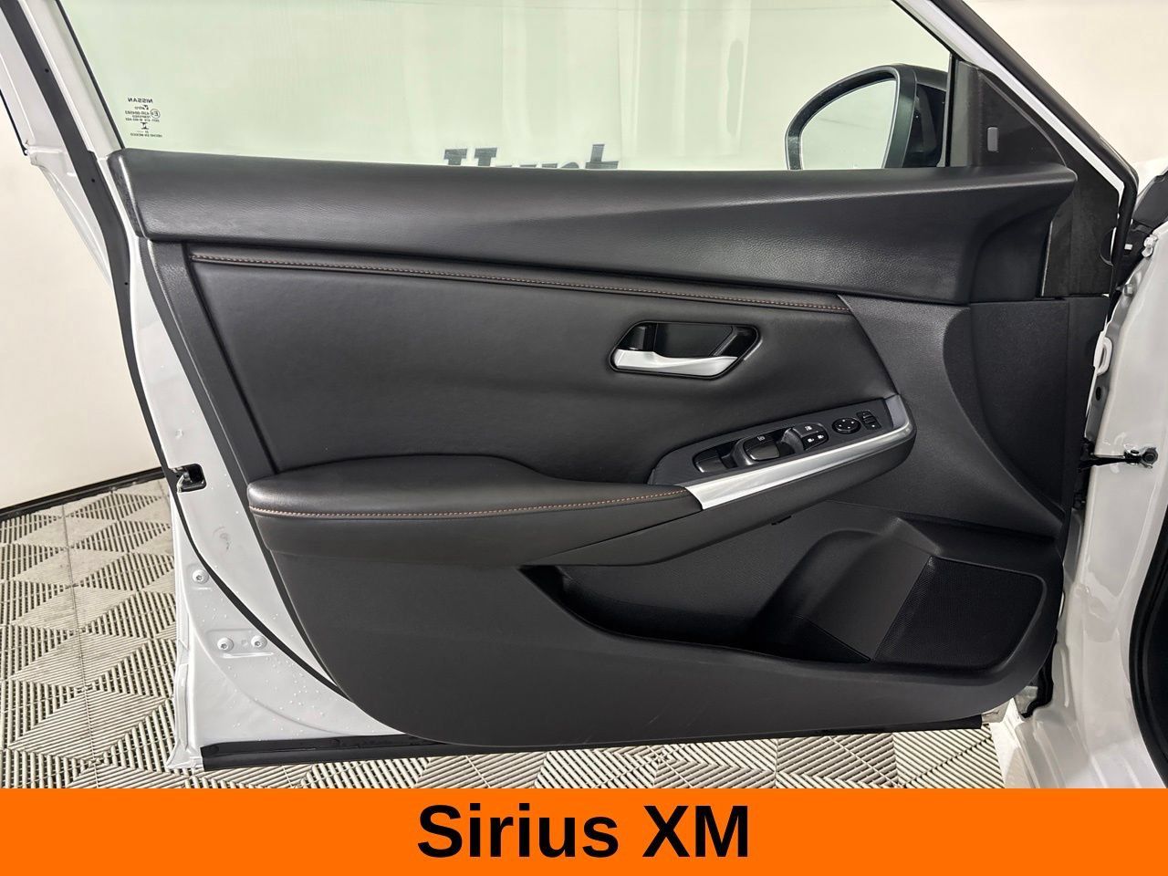 Used 2023 Nissan Sentra SR w/ Electronics Package FWD image 10