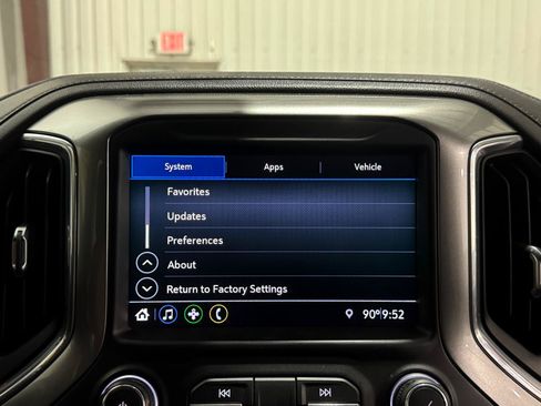 Used 2021 Chevrolet Silverado 2500 LT AWD/4WD image 11