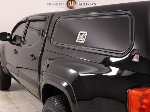 Used 2017 Toyota Tacoma SR image 40