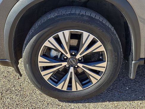 Used 2023 Nissan Rogue SV image 11