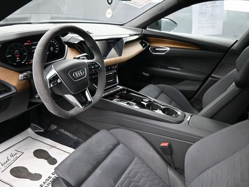 Used 2023 Audi e-tron GT Premium Plus image 29