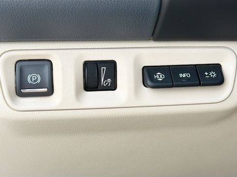 Used 2021 GMC Acadia Denali w/ Denali Technology Package FWD image 34