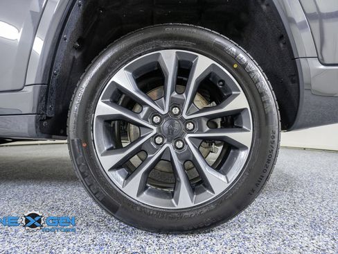 Used 2021 Jeep Grand Cherokee L Overland w/ Luxury Tech Group IV AWD/4WD image 46