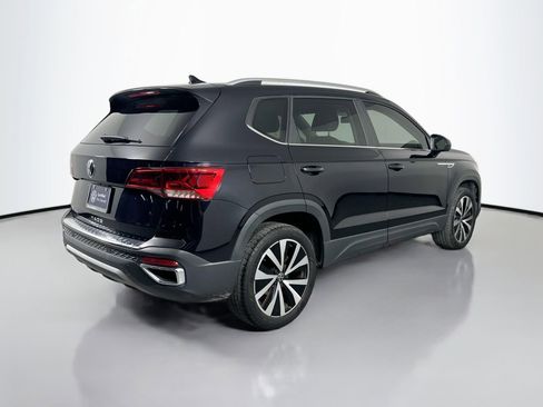 Certified 2022 Volkswagen Taos SE w/ Panoramic Sunroof Package image 5