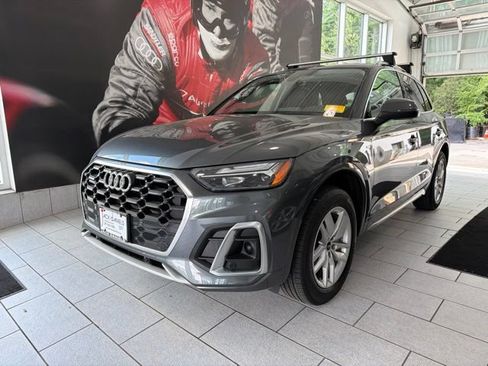 Used 2023 Audi Q5 2.0T Premium w/ Convenience Package AWD/4WD image 1
