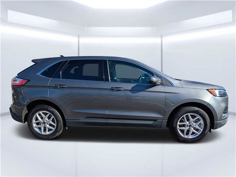 Used 2023 Ford Edge SEL image 2