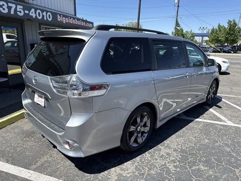 Used 2011 Toyota Sienna SE w/ Preferred Pkg FWD image 4
