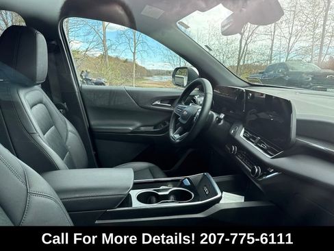 Used 2025 Chevrolet Equinox LT w/ Convenience Package II AWD/4WD image 3