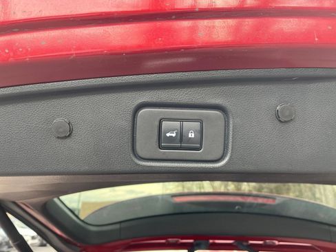 Used 2025 Nissan Pathfinder SV image 23