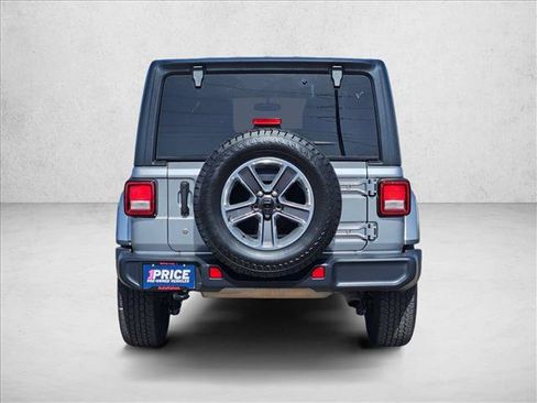 Used 2019 Jeep Wrangler Unlimited Sahara AWD/4WD image 7