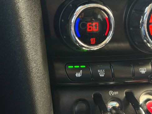 Used 2016 MINI Cooper 4-Door Hardtop image 23