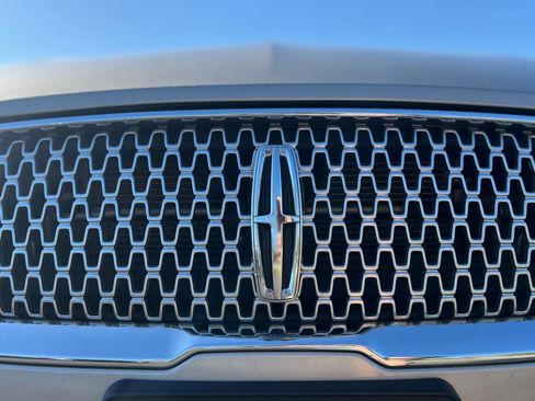 Used 2017 Lincoln MKZ Select w/ Select Plus Package AWD/4WD image 40