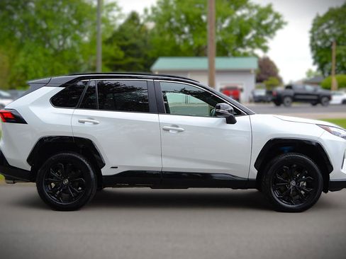 Used 2025 Toyota RAV4 XSE w/ Weather Package AWD/4WD image 4