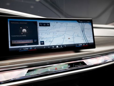 Used 2023 BMW 760i xDrive w/ Executive Package image 50