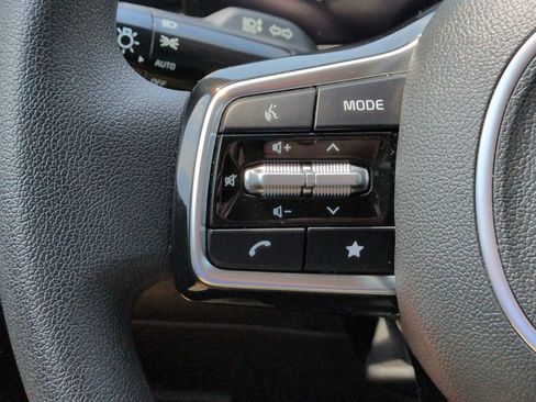 Certified 2025 Kia Sorento LX FWD image 28