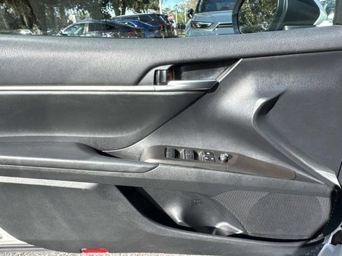 Used 2023 Toyota Camry SE image 7