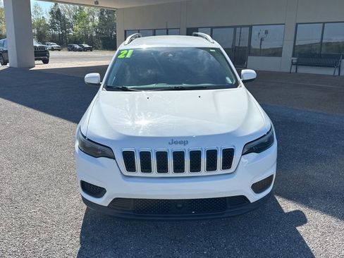 Used 2021 Jeep Cherokee Latitude FWD image 2