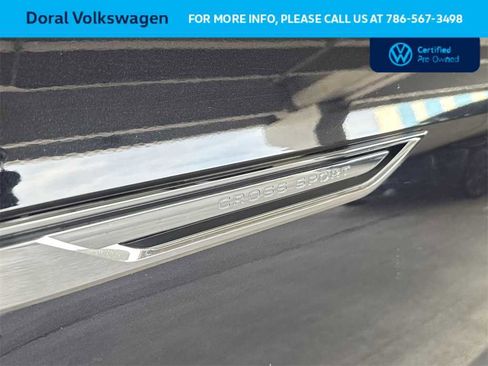 Certified 2022 Volkswagen Atlas Cross Sport SE image 11