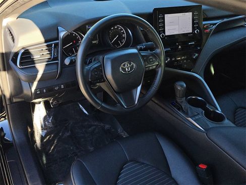 Used 2024 Toyota Camry SE image 19