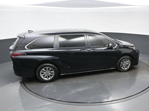 Used 2022 Toyota Sienna XLE FWD image 43
