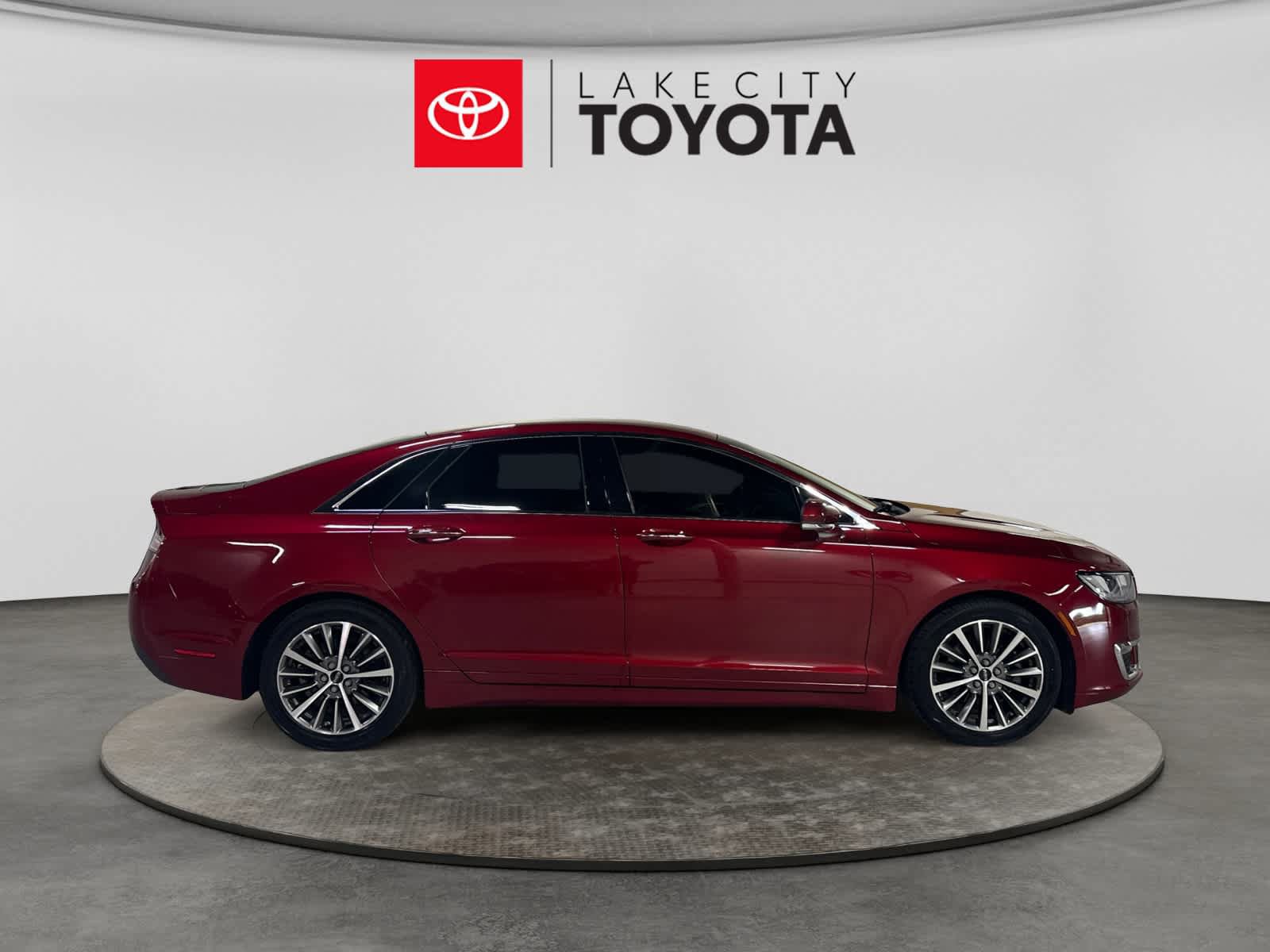 Used 2019 Lincoln MKZ Reserve FWD image 11