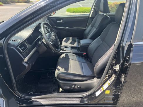 Used 2016 Toyota Camry SE image 11